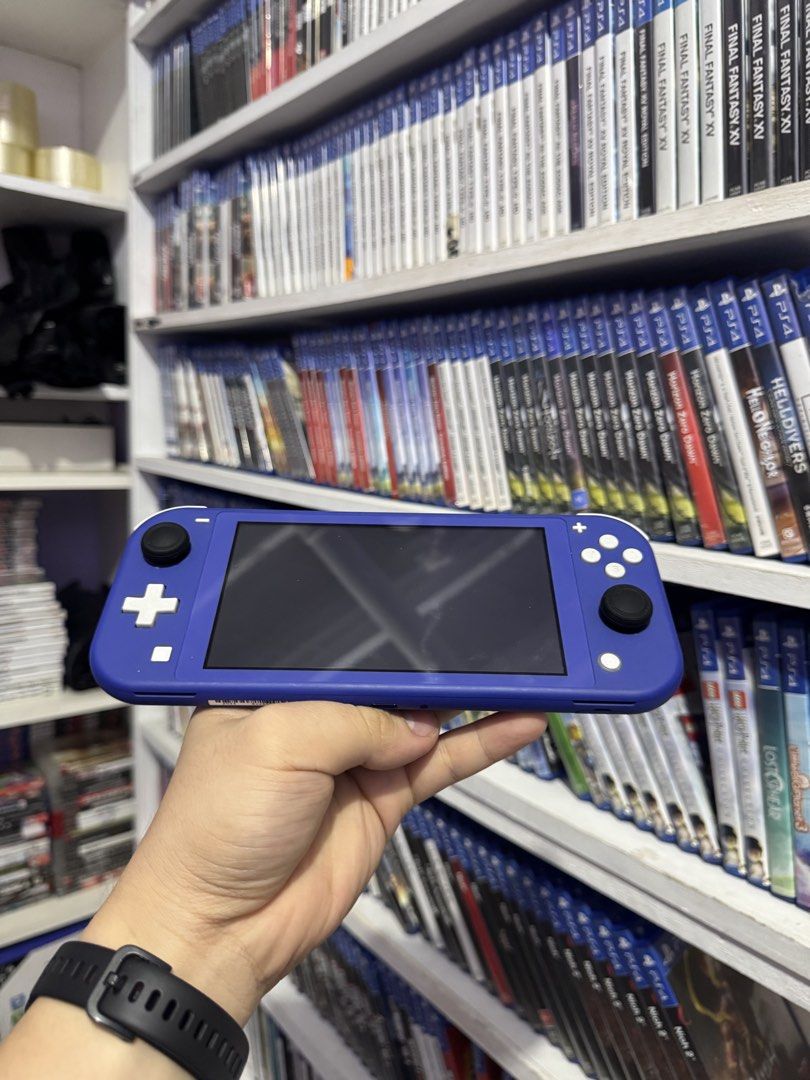 Nintendo Switch Lite Blue (Category: Nintendo) located in Manila. Submitted by 828gamingphmnl (Listing ID 1467851362, Image 2). Description: FOR SALE Nintendo Switch Lite Blue Complete with box and original charger With free pouch bag included No issues, in good condition CLEAN, not modded/jailbroken P7,000 FIXED 1 MONTH REPLACEMENT WARRANTY Physical store at Sampaloc, Manila Yes pwede walk in to test the item Cash on delivery nationwide.