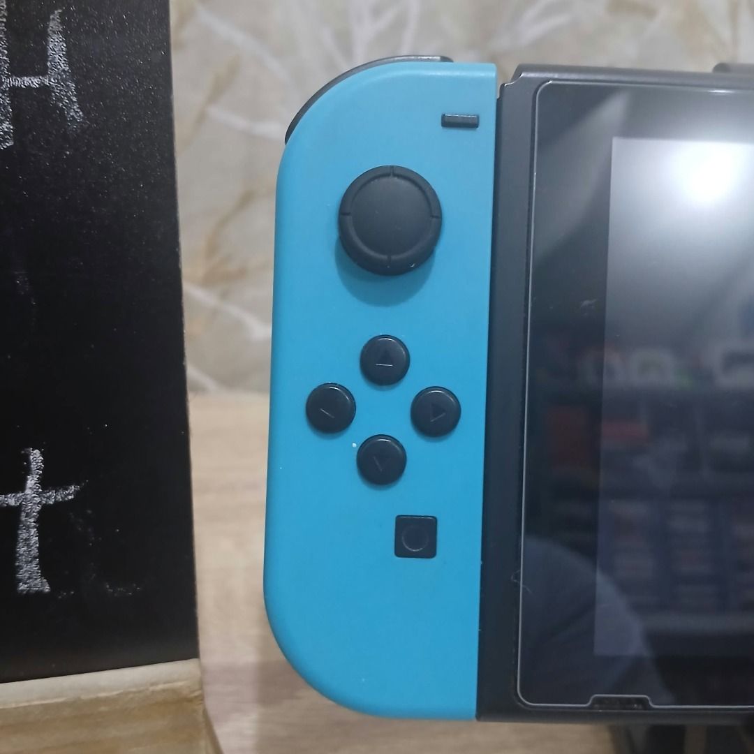 Nintendo Switch V2 Super Mura lng! (Category: Nintendo) located in Paranaque City. Submitted by thebiskwitcompany (Listing ID 1467913866, Image 3). Description: #194 ****194th unit sold for switch, libo libo na sa ps4 at daan daan na din sa PS5 Nintendo Switch V2 P6,495 only! -Unit only and Joycon -no issue (no drift,eshop,wifi,sd card) -very good condition -with tempered glass Shipping through Lalamove, Grab, JNT, LBC (COD/COP) Pickup @ 4th Esta