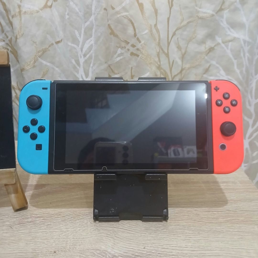 Nintendo Switch V2 Super Mura lng! (Category: Nintendo) located in Paranaque City. Submitted by thebiskwitcompany (Listing ID 1467913866, Image 2). Description: #194 ****194th unit sold for switch, libo libo na sa ps4 at daan daan na din sa PS5 Nintendo Switch V2 P6,495 only! -Unit only and Joycon -no issue (no drift,eshop,wifi,sd card) -very good condition -with tempered glass Shipping through Lalamove, Grab, JNT, LBC (COD/COP) Pickup @ 4th Esta
