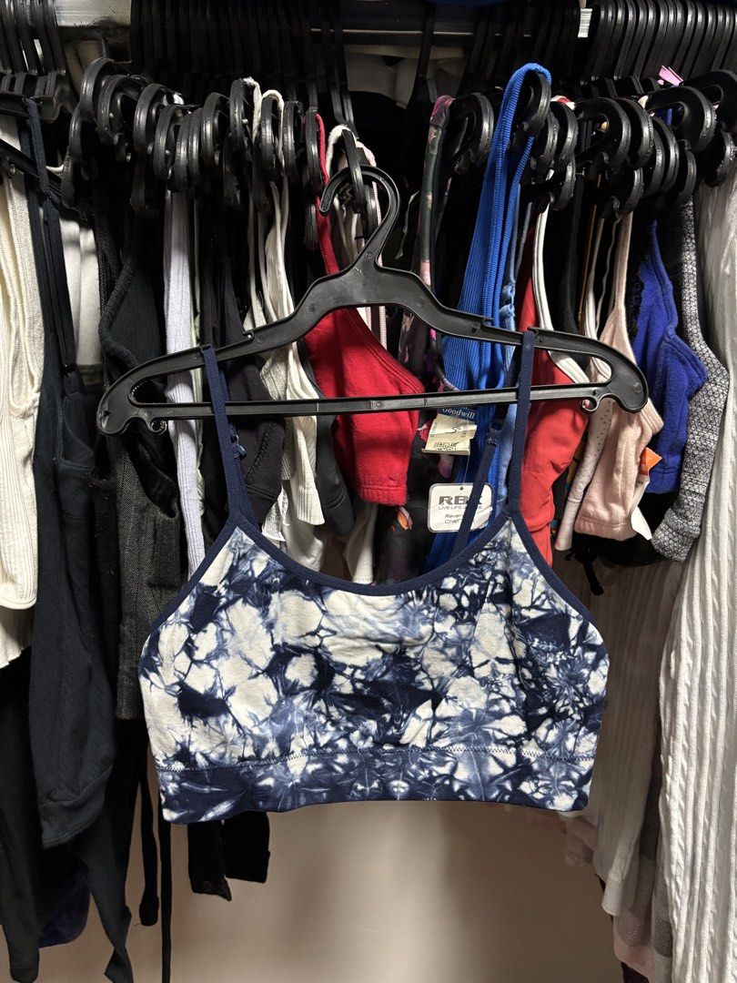 NO BOUNDARIES sleeveless (Category: Sleeveless) located in Pila. Submitted by isabelasthriftclothes (Listing ID 1467961830, Image 1). Description: .