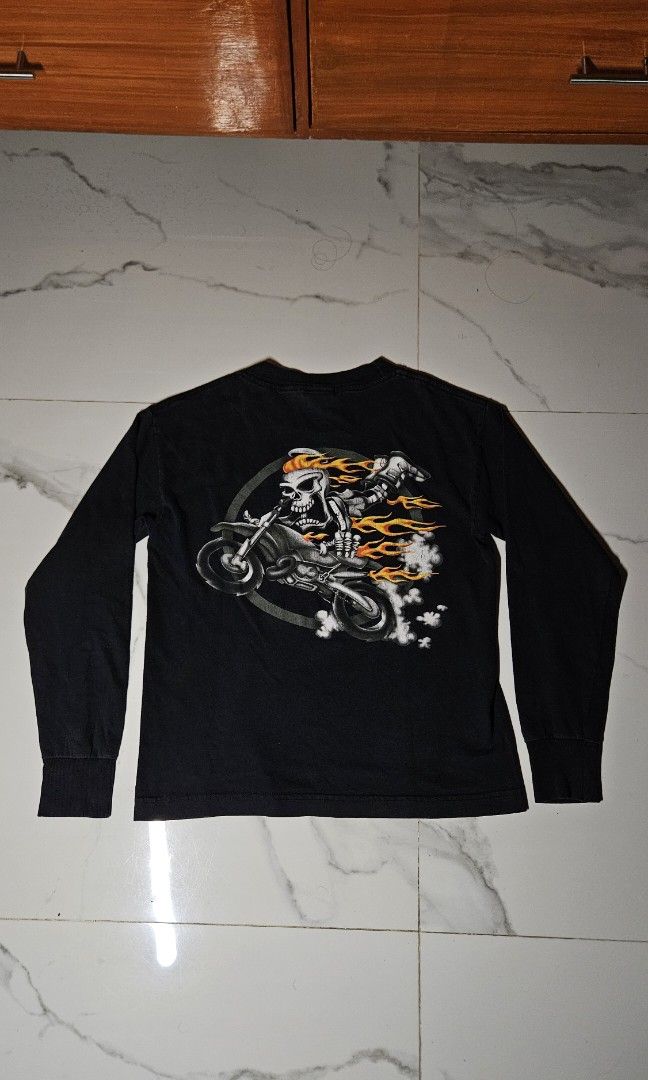 No Fear (Category: Tshirts & Polo Shirts ) located in Aroroy. Submitted by gabrizz_y (Listing ID 1467928480, Image 3). Description: NO FEAR Long Sleeve Tee - Kids size - Chest: 17” - Length: 21.5" - CR 9/10 - Issue: Minor cracks on the prints Perfect for your little ones!🔥.
