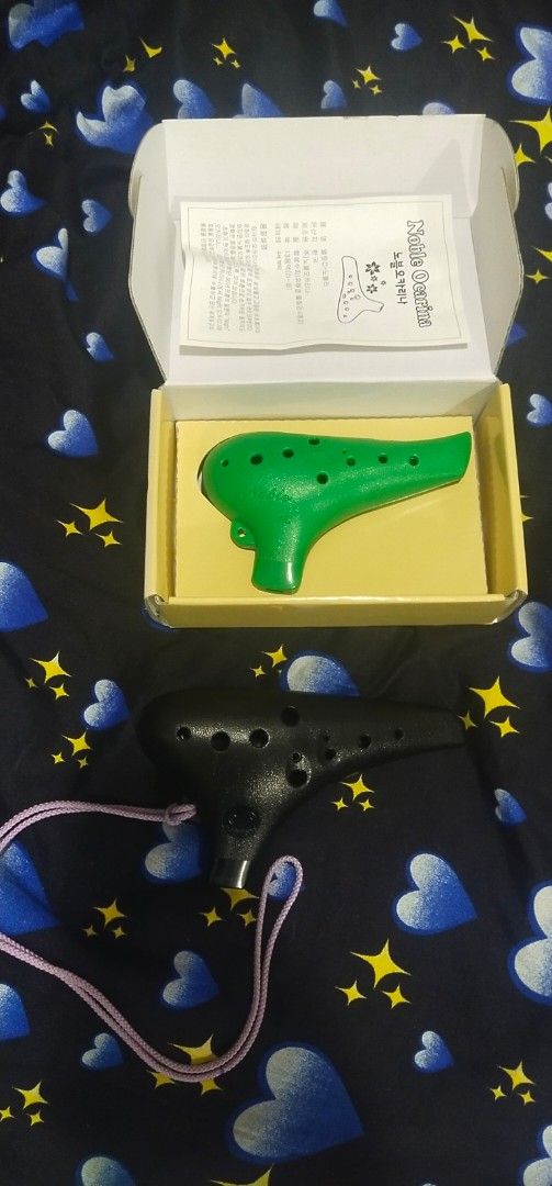 Noble Ocarina Plastic AC Multi-Chamber Set (Category: Musical Instruments) located in Muntinlupa City. Submitted by grayfox05 (Listing ID 1467964771, Image 1). Description: - Set of 2 plastic AC ocarinas in green and black - Lightweight and durable synthetic resin material, perfect for beginners and practice - Black ocarina comes with a purple neck lanyard attached - Includes original boxes and instruction pamphlets for both units - Condition: Gr