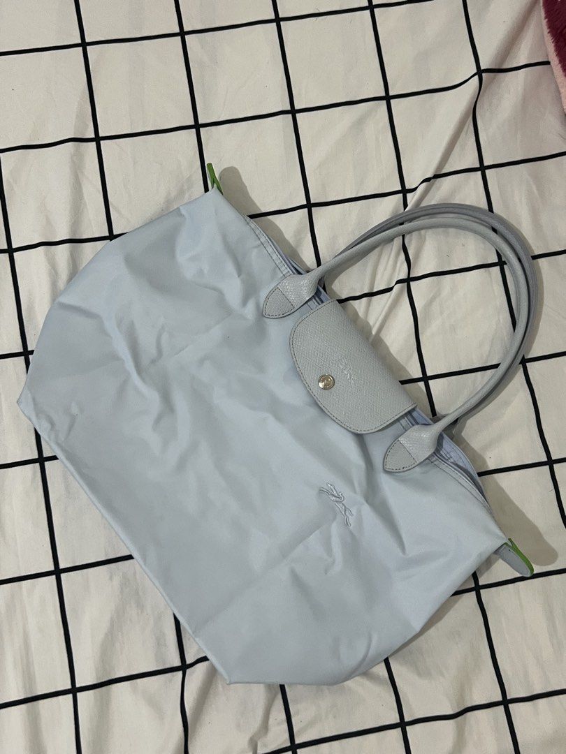 (NOT AUTH) Longchamp Le Pliage Large in Sky Blue (Category: Tote Bags) located in Subic. Submitted by lovejiniret (Listing ID 1467925854, Image 1). Description: THIS IS NOT AUTHENTIC. used twice only, has dirts na in the bottom & inside, can still clean it me thinks! hehe super spacious!!! can haggle, wala pang 1 month sakin 'to rfs: it does not resonate w/ me eme.