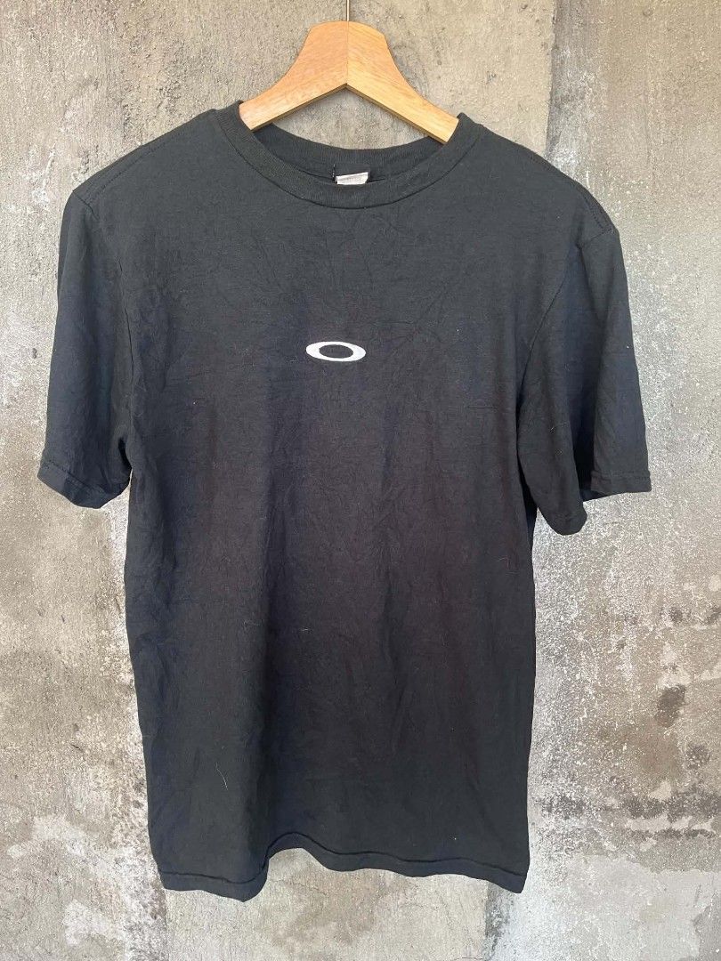 Oakley dri release mid logo tshirt (Category: Tshirts & Polo Shirts ) located in Gapan. Submitted by skyries20 (Listing ID 1467980196, Image 1). Description: 19,5x27 dimes verygood condition 9,5 colorate nueva ecija loc.