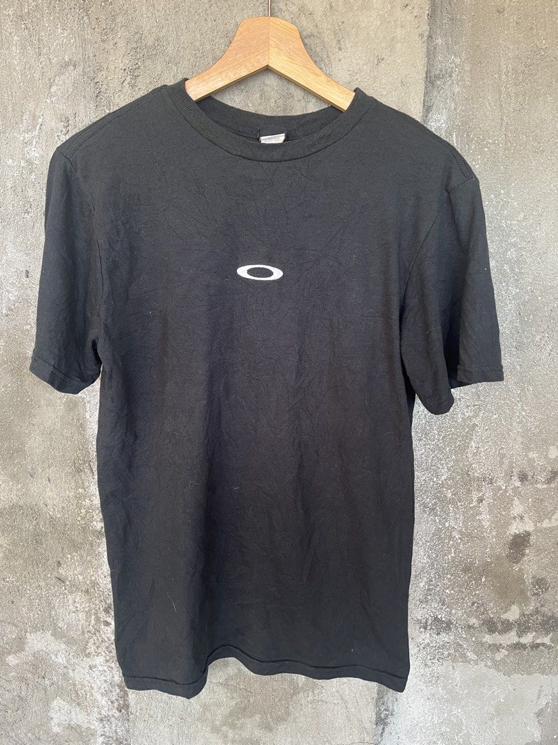 Oakley dri release mid logo tshirt (Category: Tshirts & Polo Shirts ) located in Gapan. Submitted by xxkaboom (Listing ID 1467980497, Image 1). Description: 19.5x27 dimes Verygood condition 9.5 colorate Nueva ecija loc.