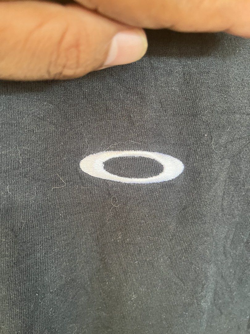 Oakley dri release mid logo tshirt (Category: Tshirts & Polo Shirts ) located in Gapan. Submitted by xxkaboom (Listing ID 1467980497, Image 3). Description: 19.5x27 dimes Verygood condition 9.5 colorate Nueva ecija loc.