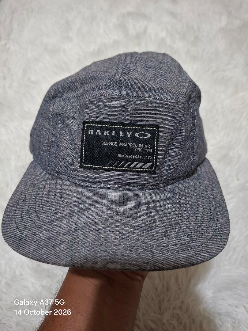 Oakley Motion 5 Panel Cap Heather Gray (Category: Caps & Hats) located in Manila. Submitted by thriftfinds_tagum (Listing ID 1468006745, Image 2). Description: Oakley Motion 5 Panel Cap Heather Gray Excellent condition one size adult Adjustable belt strap patch logo no issue 550.⁰⁰.