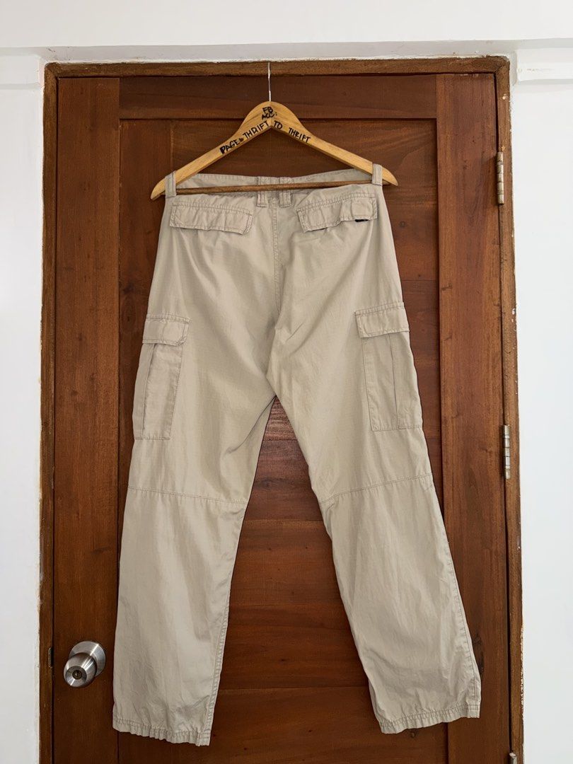 OAKLEY TACTICAL CARGO PANTS (Category: Trousers) located in Manila. Submitted by triptothrift7 (Listing ID 1467942419, Image 2). Description: pm me for fast transaction! OAKLEY TACTICAL CARGO PANTS for only 1500 size 28 on tag waistline 28 to 30 length 39 hem 7.5 minor issue check pictures excellent condition color rate 9/10 authentic legit mode of payment gcash or bank transfer location Biñan laguna.