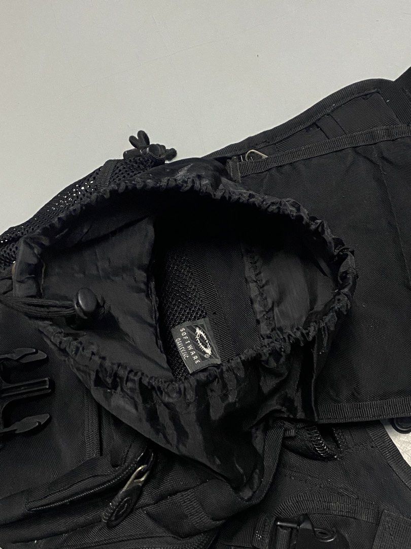 Oakley tactical sling bag (Category: Sling Bags) located in Manila. Submitted by sixtiessourzzz (Listing ID 1468022566, Image 2). Description: No major issue Sign of usage .