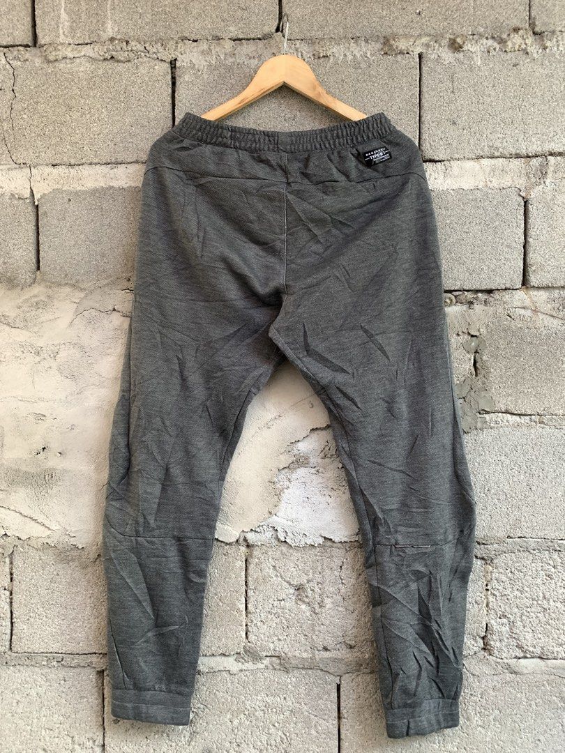 Oakley Tech Fleece Jogger Pants (Category: Joggers) located in Tacurong. Submitted by mwloots04 (Listing ID 1467873845, Image 2). Description: Excellent condition No issues 9.9/10 Colorrate Dimes: 30-34 waist x 40 lenght.