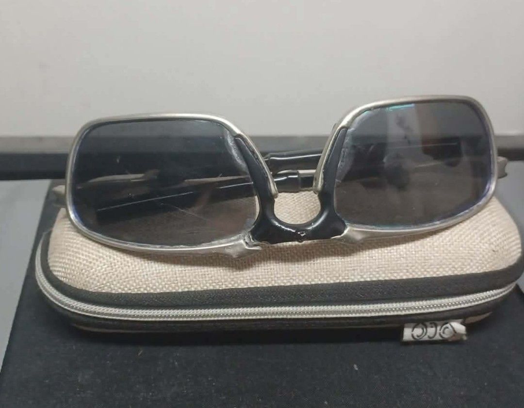 Oakly Badman Polarized (Category: Looking For) located in Binan City. Submitted by braveshark.c47e3b (Listing ID 1468054828, Image 1). Description: Origina Oakly Badman, polarized binan laguna location.