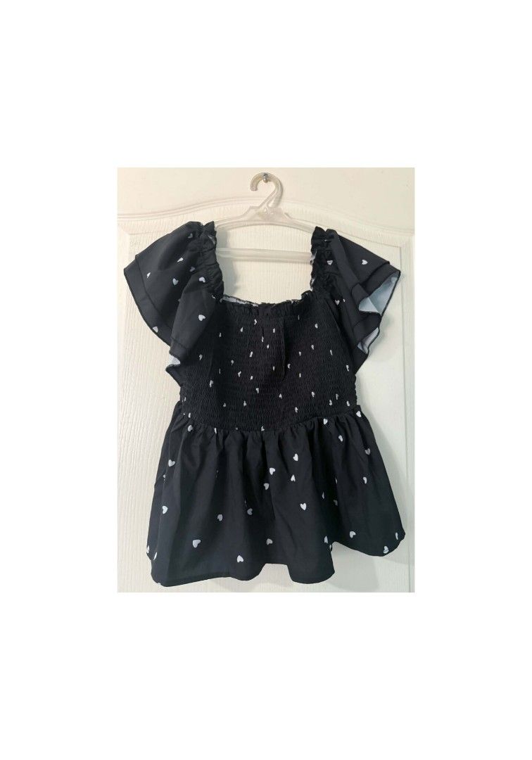 Off Shoulder Top (Category: Sleeveless) located in Legazpi City. Submitted by alyblueberyl (Listing ID 1467910195, Image 1). Description: Good as new/No flaw Size Medium.