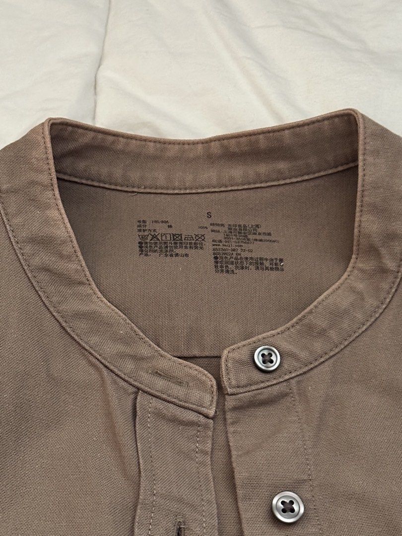 Office top B1T1 (Category: Longsleeves) located in Quezon City. Submitted by riavero (Listing ID 1467891430, Image 2). Description: Last photo for bust size — yung brown oversize or baka pang men, unisex I guess BOTH ARE THRIFT BUT READY TO WEAR.