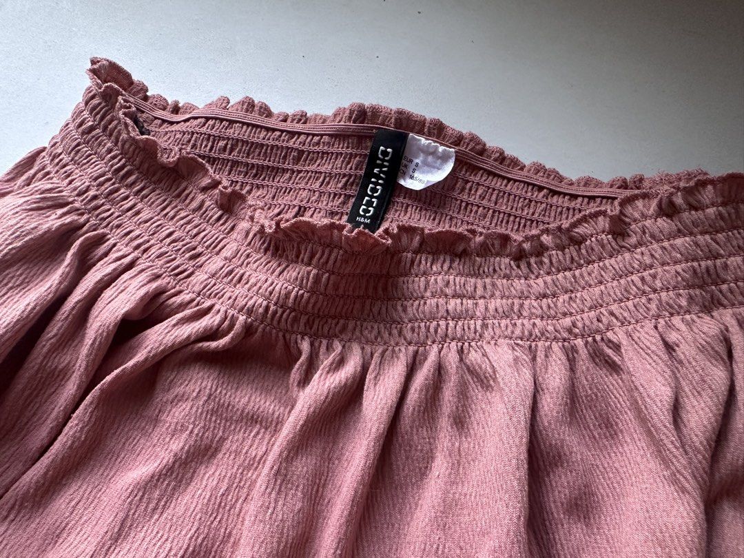 Offshoulder crop top (Category: Others Tops) located in Baler. Submitted by swiftieversion13 (Listing ID 1467896527, Image 3). Description: Kunin niyo na to! Need na din ilet go talaga 🥹.