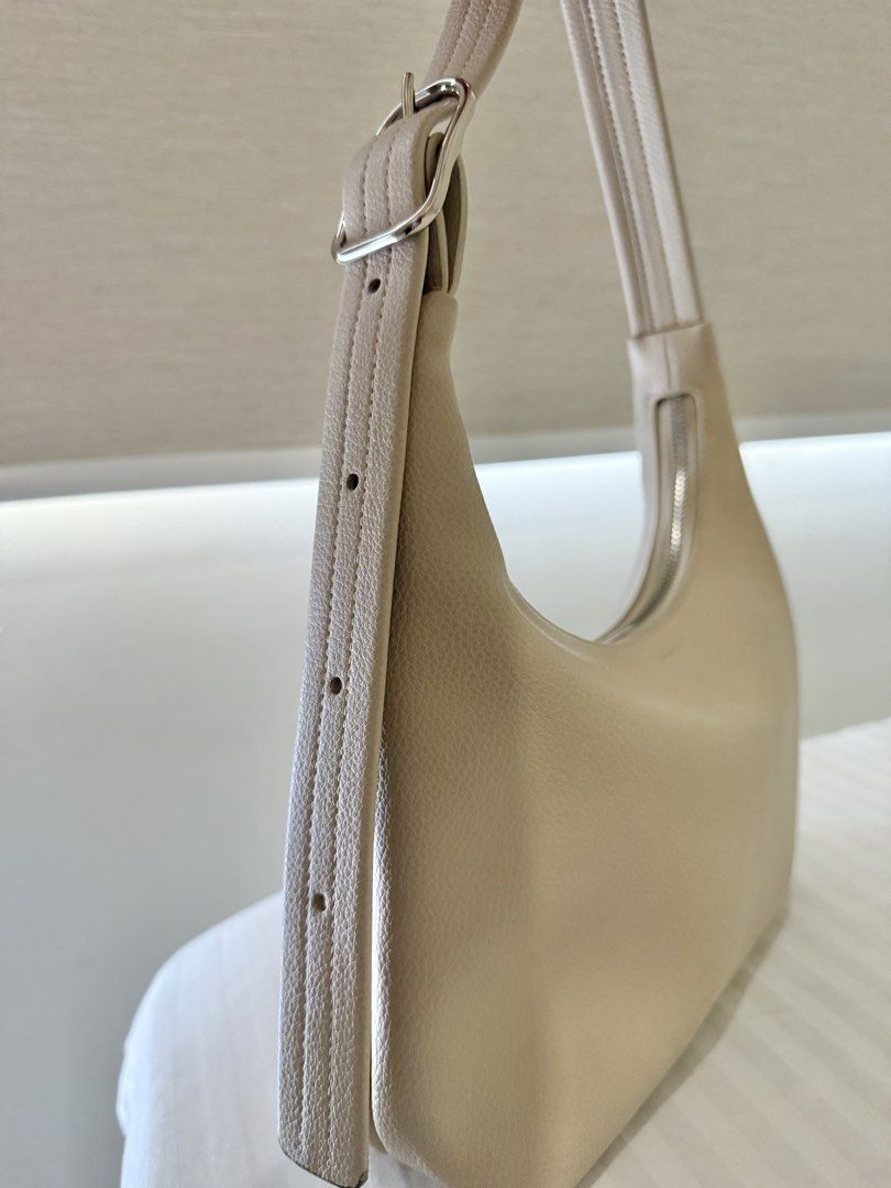 Offwhite Baggu Underarm Bag (Category: Shoulder Bags) located in Makati City. Submitted by faithshops (Listing ID 1467864654, Image 3). Description: .