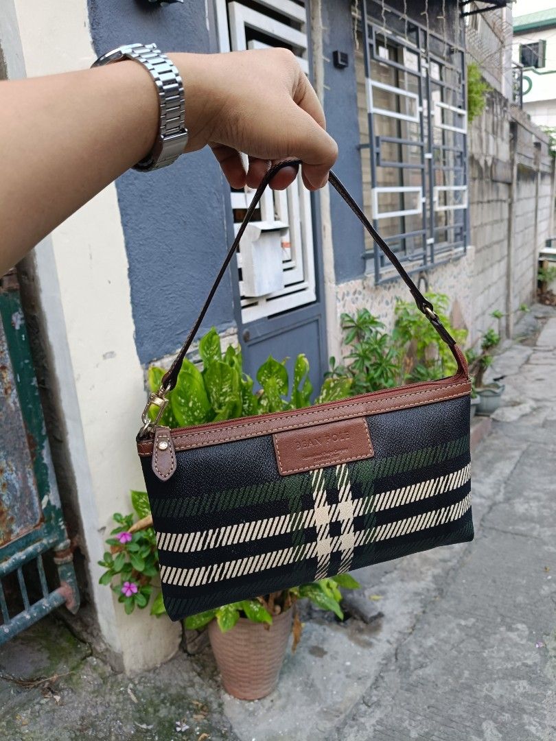 OG Beanpole Kili Plaid Bag (Category: Shoulder Bags) located in Taguig. Submitted by handpickedreplay (Listing ID 1467976270, Image 1). Description: OG Beanpole Kili Bag ⛔ Excellent condition, minimal sign of usage only. Literal kili lang, pang wallet, phone and small accessories only. No other issue, ang ganda ng plaid design. Taguig City Location, No COD..