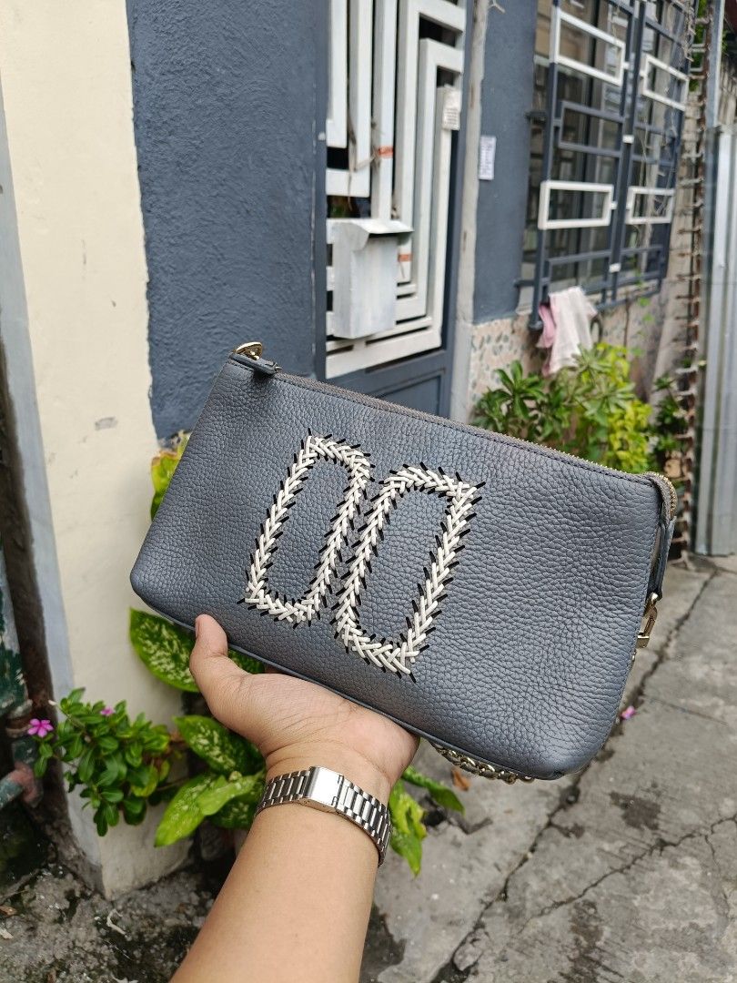 OG Daks London Chain Kili Bag (Category: Shoulder Bags) located in Taguig. Submitted by handpickedreplay (Listing ID 1467981850, Image 2). Description: OG Daks London Chain Kili Bag ⛔ Excellent condition, no rubs or scratches in leather. Retouched so ready to use. Hardwares in excellent condition also. 🏷️ 1540 Taguig City Location.