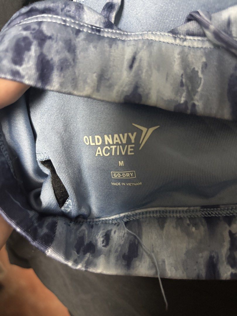 OLD NAVY ACTIVE sleeveless (Category: Sleeveless) located in Pila. Submitted by isabelasthriftclothes (Listing ID 1467959435, Image 3). Description: .