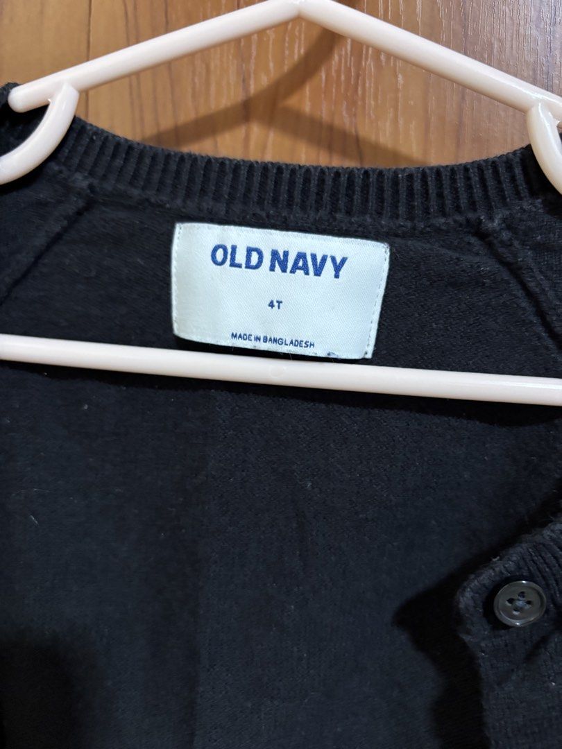 Old Navy Black Cardigan (Category: Babies & Kids Fashion) located in Manila. Submitted by wardrobeinmnl (Listing ID 1467895274, Image 2). Description: - Brand: Old Navy - Size: 4T - Color: Solid black - Style: Button-down front, round neckline, long sleeves - Material: Lightweight knit - Condition: Clean and well-kept, ideal for layering.