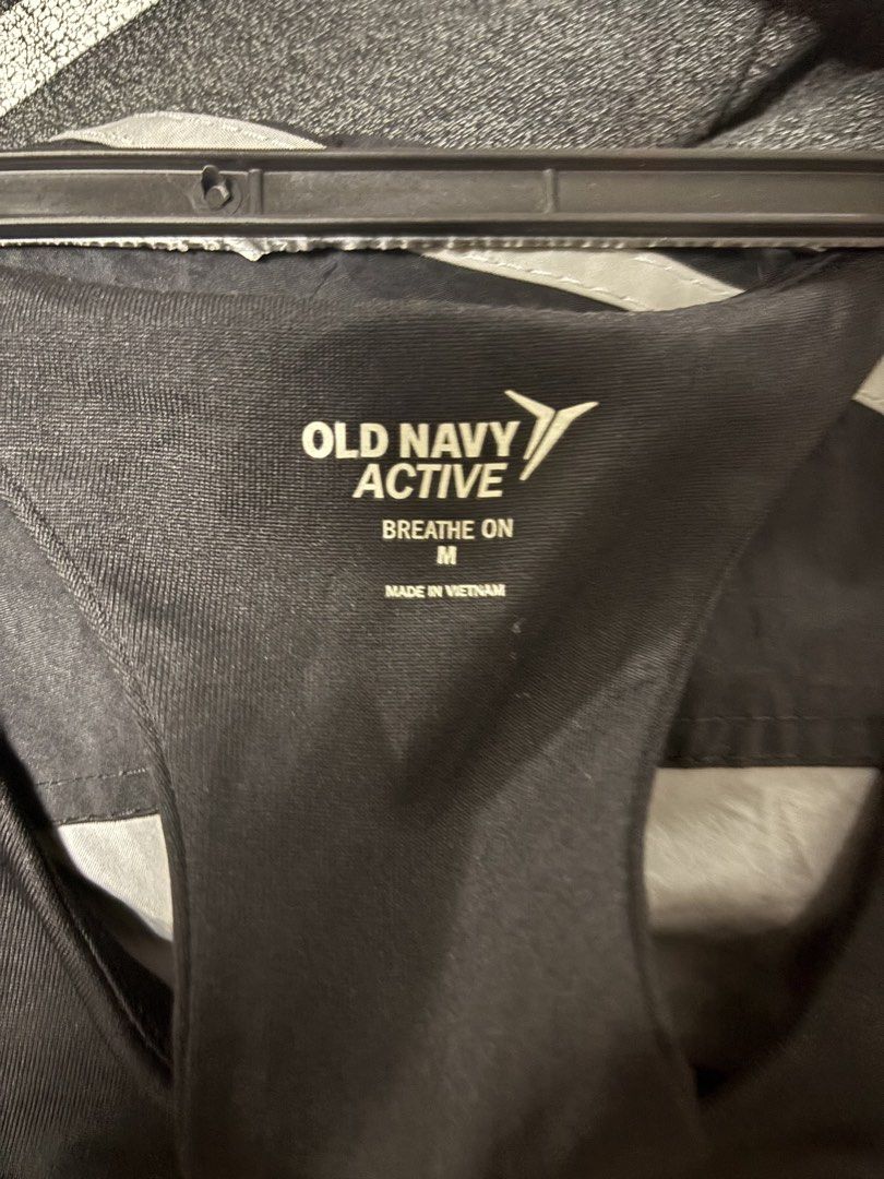 OLD NAVY sleeveless (Category: Sleeveless) located in Pila. Submitted by isabelasthriftclothes (Listing ID 1467967058, Image 3). Description: .
