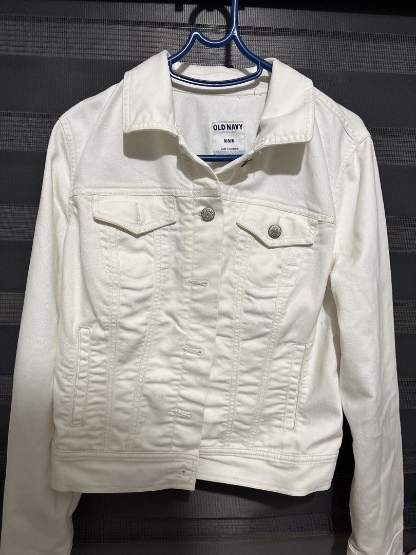 old navy white denim jacket (Category: Coats, Jackets and Outerwear) located in Manila. Submitted by iyahpreloved_ (Listing ID 1468018954, Image 1). Description: size s-m!.