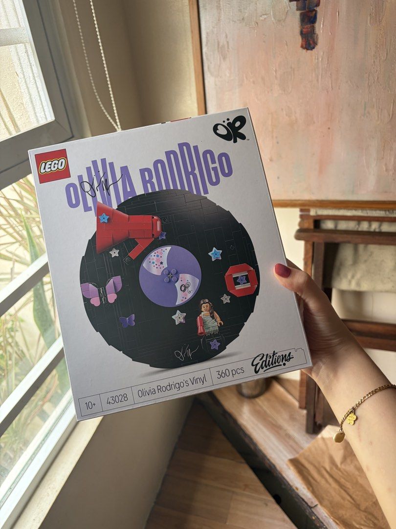 Olivia Rodrigo LEGI Vinyl Set (Category: Lego & Building Sets) located in Las Pinas. Submitted by prelovedshizby_d (Listing ID 1467868904, Image 1). Description: - Brand new & 100% unopened LEGO set - Model: 43028 (Olivia Rodrigo's Vinyl) - 360 total pieces - Builds a black vinyl record with printed details, mini doll figure, and display stand - Perfect collectible for fans and LEGO enthusiasts - SRP is Php 2600 in LEGO Stores.