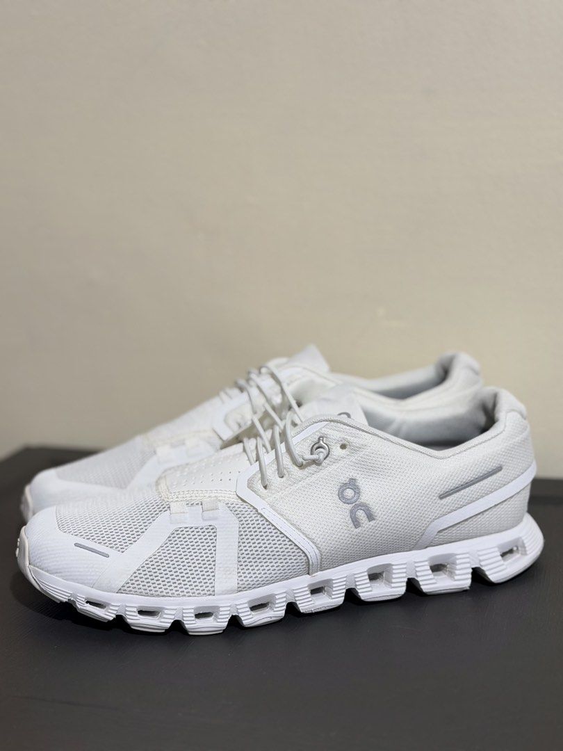 On Cloud 5 White (Category: Sneakers) located in Baguio. Submitted by snkr.essence (Listing ID 1467978695, Image 2). Description: On Cloud 5 White Size: 9.5 US WMS 8.5 US MEN 41 EU 7.5 UK 26.5 CM Condition: Used Inclusions: Pair only Price: ₱3,880 + SF Check us out on: IG: snkr.essence Carousell: snkr.essence 🚚 📦Shipping Thru J&T (₱200 SF) 📍Baguio City - 2600.