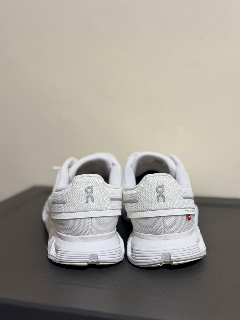 On Cloud 6 White (Category: Sneakers) located in Baguio. Submitted by snkr.essence (Listing ID 1467977869, Image 3). Description: On Cloud 6 White Size: 8 US MEN 41 EU 7.5 UK 26 CM Condition: Used Inclusions: Pair only Price: ₱3,880 + SF Check us out on: IG: snkr.essence Carousell: snkr.essence 🚚 📦Shipping Thru J&T (₱200 SF) 📍Baguio City - 2600.