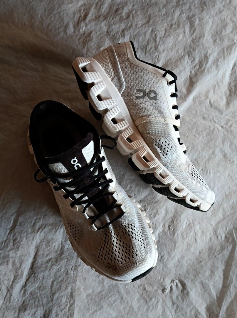 On Cloud X ✨ (Category: Sneakers) located in Dumaguete. Submitted by iam_fredo17 (Listing ID 1467898755, Image 2). Description: Size: 7W US, 38 Eur ☑️ Excellent condition ☑️ Free shipping ☑️.