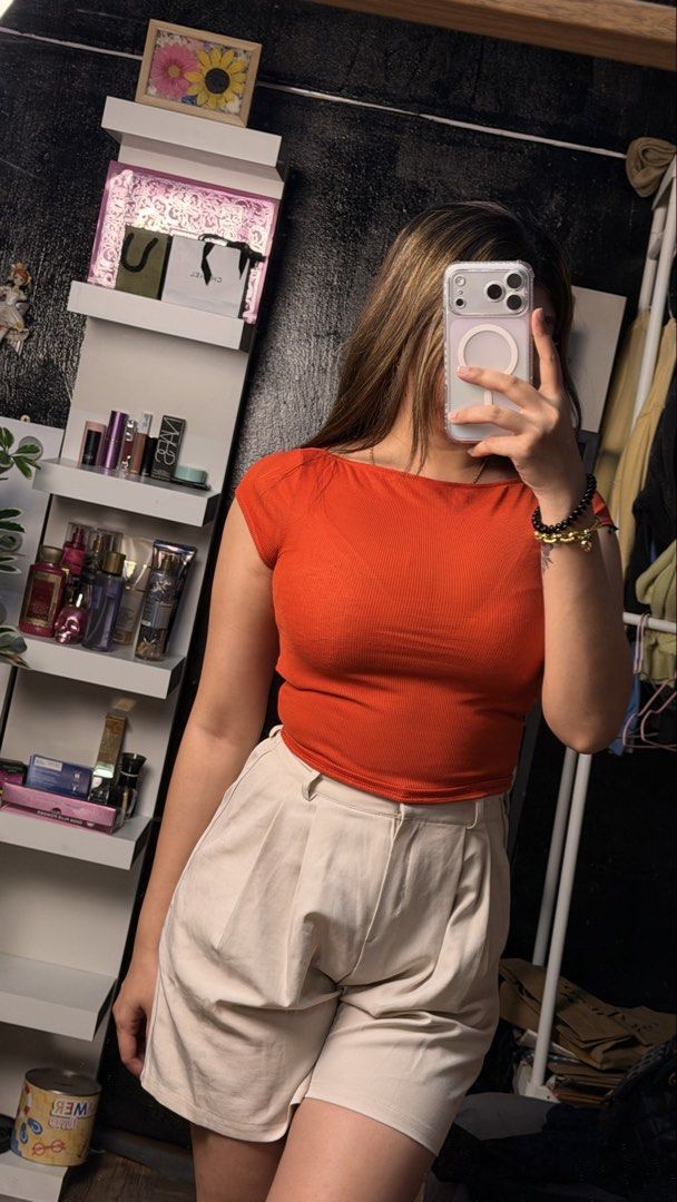 One Set (Category: Blouses) located in Johor Bahru. Submitted by dressesbylianaa (Listing ID 1468020113, Image 3). Description: Top : H&M .