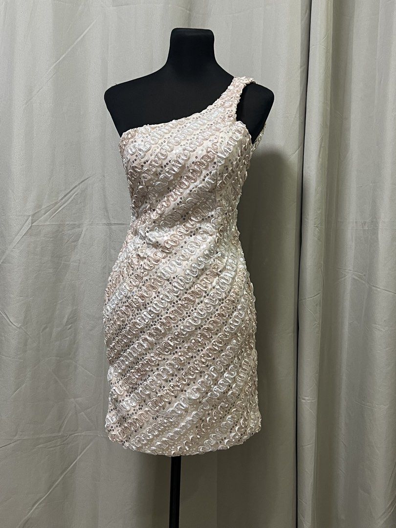 One shoulder cocktail dress removable chiffon wrap (Category: Evening dresses & gowns) located in Las Pinas. Submitted by jilanah (Listing ID 1468033568, Image 2). Description: Custom Used once.