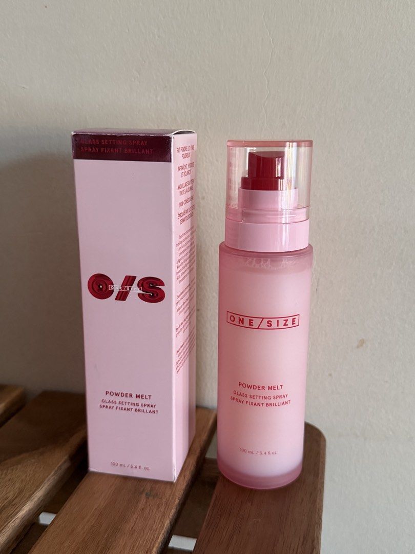 ONE/SIZE Powder Melt Glass Setting Spray 100 mL (Category: Makeup) located in Manila. Submitted by nicauliflower77 (Listing ID 1468054991, Image 1). Description: - Size: Full size 100 mL with original box - Key Benefits: Transforms powdery makeup into a hydrating, glass-like finish while extending wear - Expiry Date: 03/2029 - Original Retail Price: 3,499.00 PHP Purchased Oct 13, 2026 Rfs: tried to see for glass skin finish but di kinaya my oily 