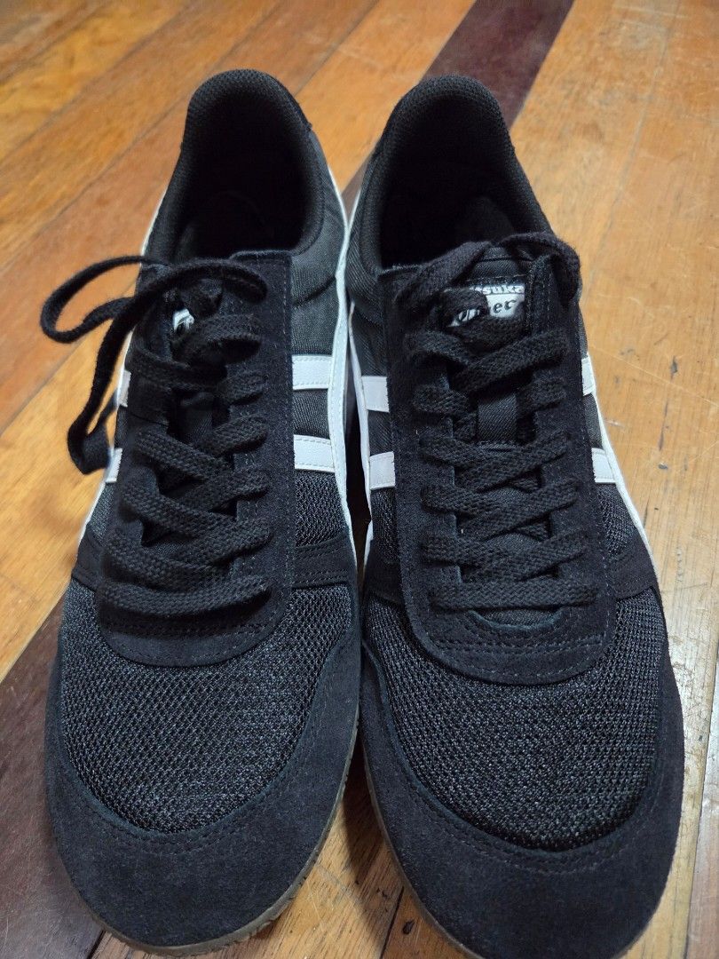 Onitsuka Tiger Black and White Sneakers (Category: Casual Shoes) located in Rodriguez. Submitted by ramosresai27090 (Listing ID 1467859591, Image 2). Description: Onitsuka Tiger ULTIMATE 81 Size 11.5 1183C244-001 Black/White.