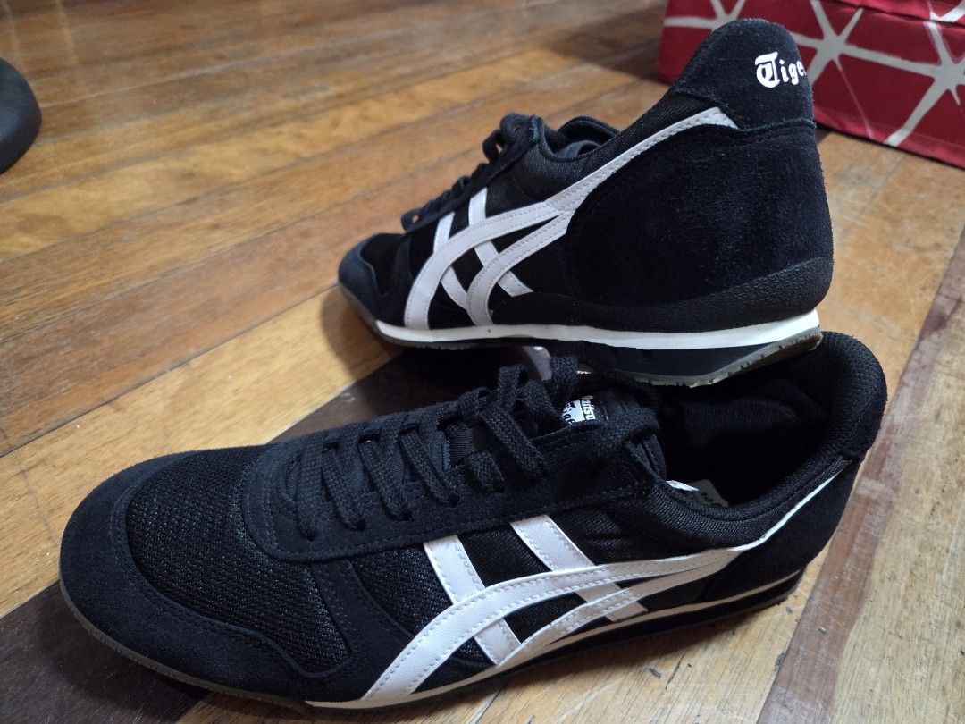 Onitsuka Tiger Black and White Sneakers (Category: Casual Shoes) located in Rodriguez. Submitted by ramosresai27090 (Listing ID 1467859591, Image 1). Description: Onitsuka Tiger ULTIMATE 81 Size 11.5 1183C244-001 Black/White.