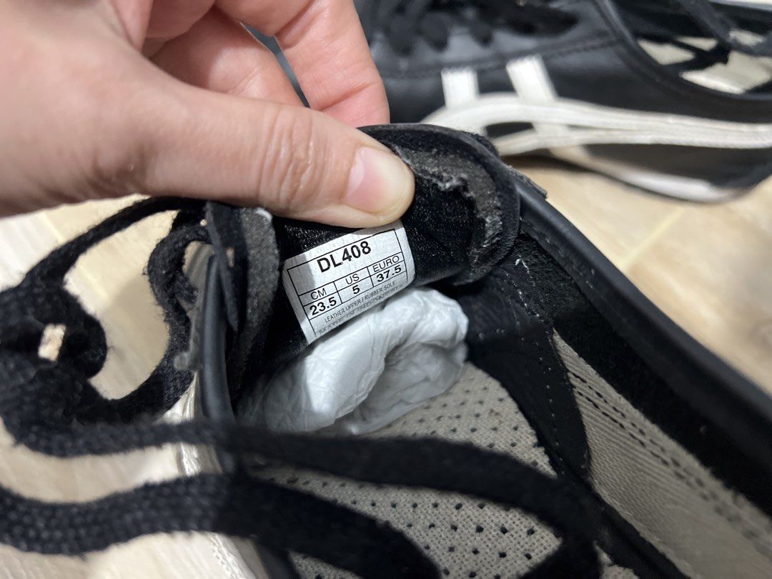 Onitsuka Tiger Mexico 66 (Category: Sneakers) located in Manila. Submitted by noahnoah28 (Listing ID 1467997012, Image 3). Description: Fits 23.5-24cm. 100% authentic Box was thrown away already. Add 79 for sf through J&T.