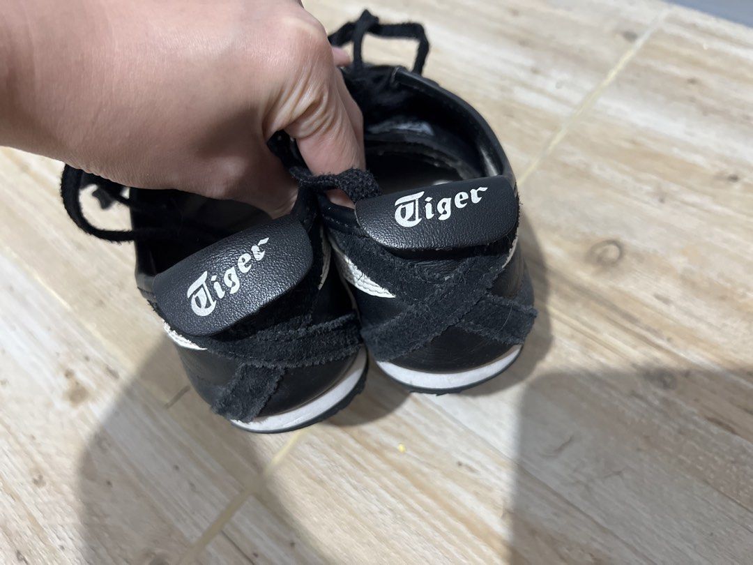 Onitsuka Tiger Mexico 66 (Category: Sneakers) located in Manila. Submitted by noahnoah28 (Listing ID 1467997012, Image 1). Description: Fits 23.5-24cm. 100% authentic Box was thrown away already. Add 79 for sf through J&T.