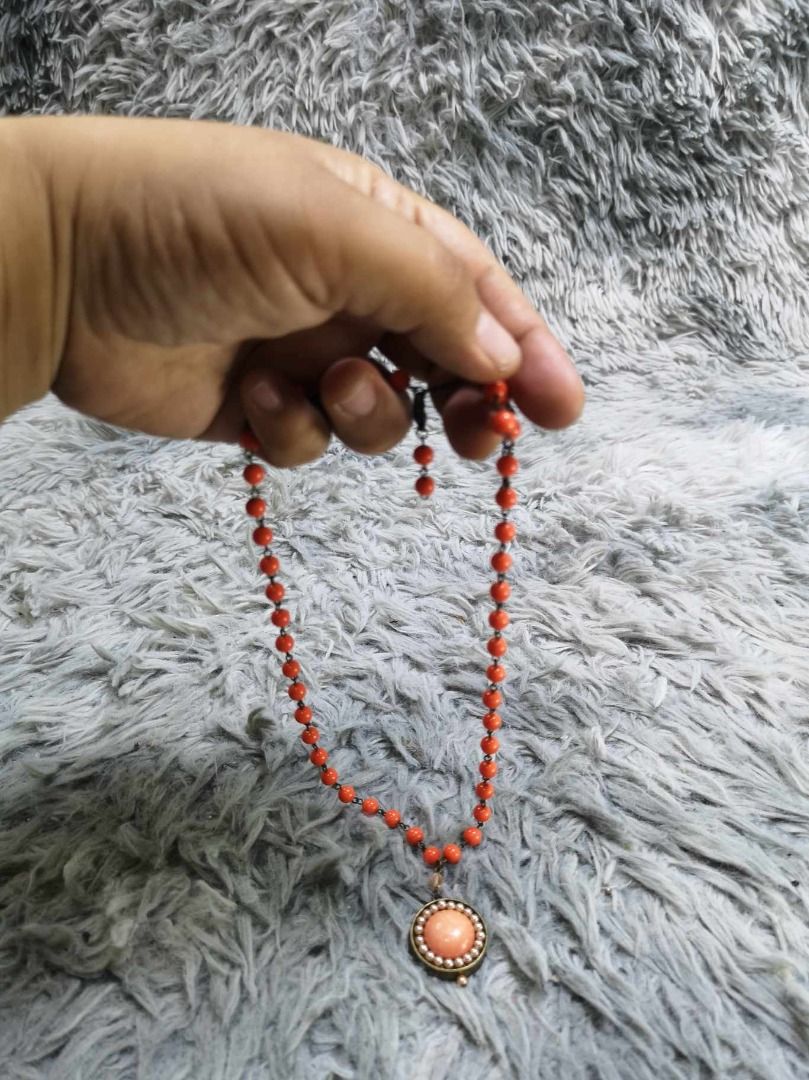 Orange Beaded Round Pendant Light Colored Central Stone Necklace (Category: Necklaces) located in Santa Cruz. Submitted by jmy_surplus.2 (Listing ID 1467904562, Image 3). Description: Size : - L - 10 W - 1 Color : Orange Type : Necklace Brand : No Brand Material : Pearl Style : Orange Beaded Necklace LG 117 JMY3 Batch #225.