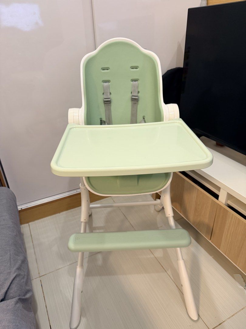 Oribel Cocoon Z High Chair (Category: Baby High Chairs) located in Mandaluyong City. Submitted by wopeepop (Listing ID 1467928531, Image 1). Description: Good condition No box With free used seatliner ₱4,000 Loc: Mandaluyong .