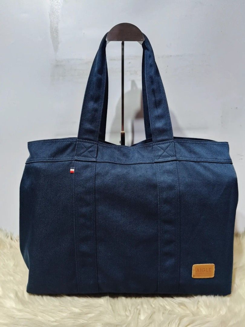 Original AIGLE Denim bag (Category: Shoulder Bags) located in Cabuyao City. Submitted by secondhand.shop.ph (Listing ID 1468024939, Image 1). Description: Sale❗️Sale❗️Sale❗️ ₱1,899 Original AIGLE Almost new condition Denim XL Ykk zip Genuine leather trim 📌First to pay!.