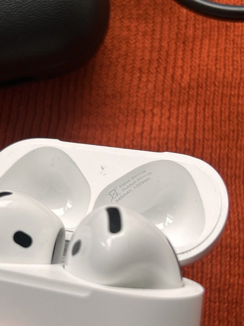 Original Apple Airpods 4 (Non ANC) (Category: Earphones) located in Makati City. Submitted by john15.5 (Listing ID 1467934264, Image 2). Description: Try Secondhand Original Apple Airpods 4 (Non ANC) for only Php 5500 -100% Original -Free Usb C cable -Free Silicon Case -Smoothness 96% Front & 97% Back -Good battery life -Matagal Malowbat, Mabilis magcharge -Good quality -Crisp Button -Actual Photo -Ready to use -No Box -No swap -Free Shipping via