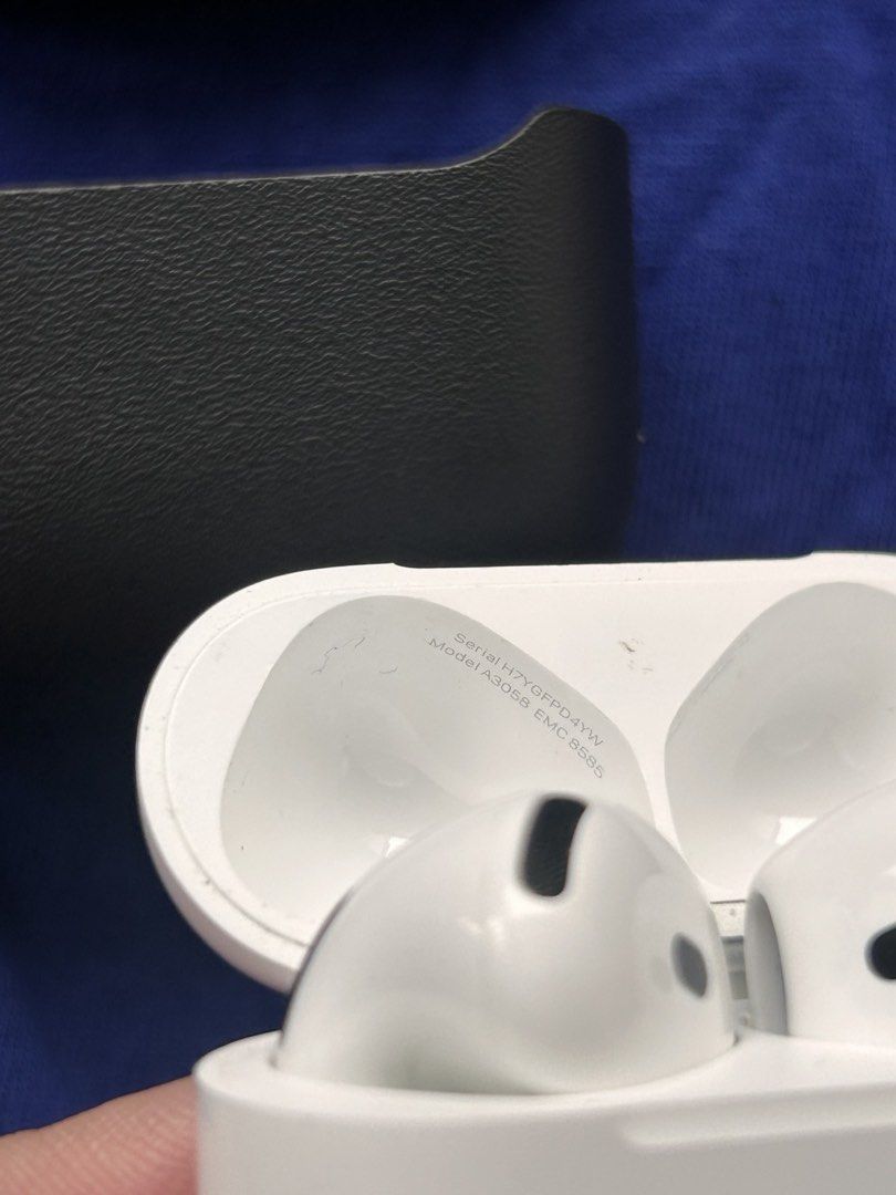 Original Apple Airpods 4 (Non ANC) (Category: Earphones) located in Makati City. Submitted by john15.5 (Listing ID 1467959836, Image 2). Description: Try Secondhand Original Apple Airpods 4 (Non ANC) for only Php 5500 -100% Original -Free Usb C cable -Free Silicon Case -Smoothness 96% Front & 97% Back -Good battery life -Matagal Malowbat, Mabilis magcharge -Good quality -Crisp Button -Actual Photo -Ready to use -No Box -No swap -Free Shipping via