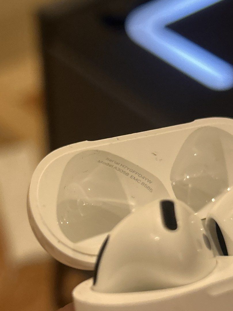 Original Apple Airpods 4 (Non ANC) (Category: Earphones) located in Manila. Submitted by Tjuan13 (Listing ID 1467985296, Image 2). Description: Try Secondhand Original Apple Airpods 4 (Non ANC) for only Php 5500 -100% Original -Free Usb C cable -Free Silicon Case -Smoothness 96% Front & 97% Back -Good battery life -Matagal Malowbat, Mabilis magcharge -Good quality -Crisp Button -Actual Photo -Ready to use -No Box -No swap -Free Shipping via Lalam