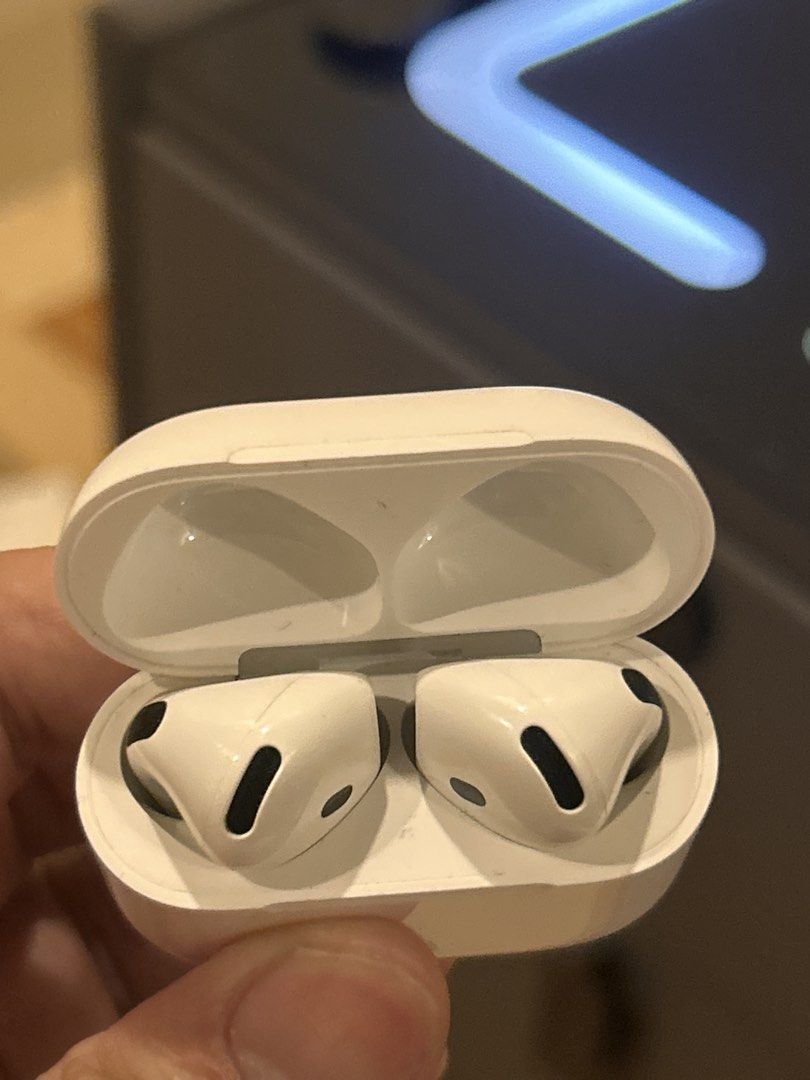 Original Apple Airpods 4 (Non ANC) (Category: Earphones) located in Manila. Submitted by Tjuan13 (Listing ID 1467985296, Image 3). Description: Try Secondhand Original Apple Airpods 4 (Non ANC) for only Php 5500 -100% Original -Free Usb C cable -Free Silicon Case -Smoothness 96% Front & 97% Back -Good battery life -Matagal Malowbat, Mabilis magcharge -Good quality -Crisp Button -Actual Photo -Ready to use -No Box -No swap -Free Shipping via Lalam