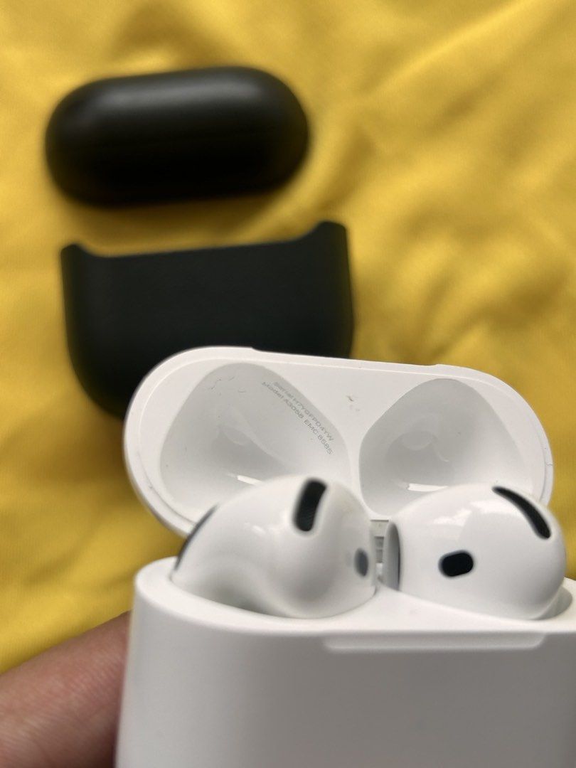 Original Apple Airpods 4 (Non ANC) (Category: Earphones) located in Makati City. Submitted by john15.5 (Listing ID 1468054077, Image 3). Description: Try Secondhand Original Apple Airpods 4 (Non ANC) for only Php 5500 -100% Original -Free Usb C cable -Free Silicon Case -Smoothness 96% Front & 97% Back -Good battery life -Matagal Malowbat, Mabilis magcharge -Good quality -Crisp Button -Actual Photo -Ready to use -No Box -No swap -Free Shipping via