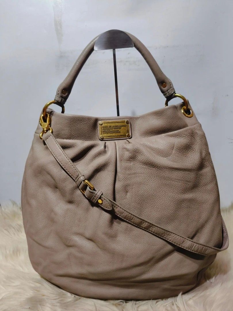 Original MARC JACOBS (Category: Shoulder Bags) located in Cabuyao City. Submitted by secondhand.shop.ph (Listing ID 1468022608, Image 1). Description: Sale❗️Sale❗️Sale❗️ ₱3,299 Original Marc Jacobs Almost new condition TAUPE Large-XL Ykk zip Pure genuine leather 📌First to pay!.