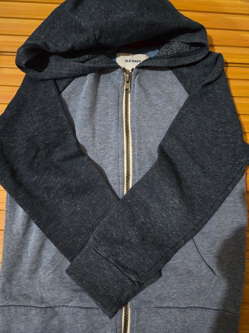 Original OLD NAVY Hoody (Category: Babies & Kids Fashion) located in Paranaque City. Submitted by houseofjacob (Listing ID 1467932855, Image 1). Description: 👕 **Fits ages 4-6years old**, depending on your little one’s size. 💯ORIGINAL Selling my son’s outgrown clothes, mostly purchased from malls and abroad. These clothes still have lots of love to give and are ready for their next little owners! 🥰❤️ 🎁 **A Little Love Goes a Long Way!** Half 