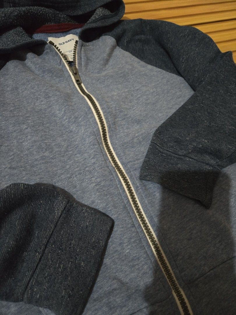 Original OLD NAVY Hoody (Category: Babies & Kids Fashion) located in Paranaque City. Submitted by houseofjacob (Listing ID 1467932855, Image 3). Description: 👕 **Fits ages 4-6years old**, depending on your little one’s size. 💯ORIGINAL Selling my son’s outgrown clothes, mostly purchased from malls and abroad. These clothes still have lots of love to give and are ready for their next little owners! 🥰❤️ 🎁 **A Little Love Goes a Long Way!** Half 
