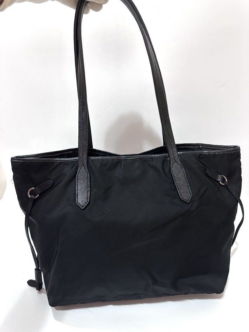 💯Original PRADA Tote (Category: Luxury Bags & Wallets) located in Cebu City. Submitted by jam_bagelyas (Listing ID 1467980550, Image 2). Description: changed handles same genuine leather material used signs of usage sa lips area.