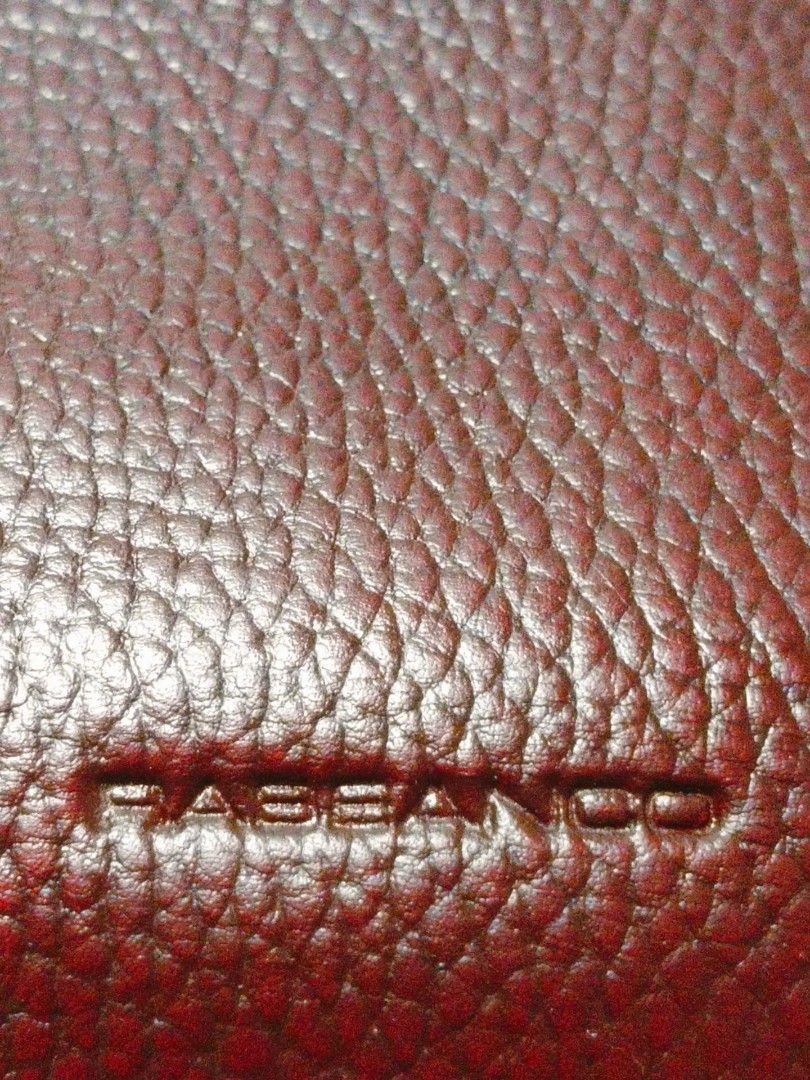 Original RABEANCO (Category: Shoulder Bags) located in Cabuyao City. Submitted by secondhand.shop.ph (Listing ID 1468024030, Image 2). Description: Sale❗️Sale❗️Sale❗️ ₱ 2,880 Original RABEANCO Almost new Burgundy & nude color Medium-Large Pure genuine leather 📌First to pay!.