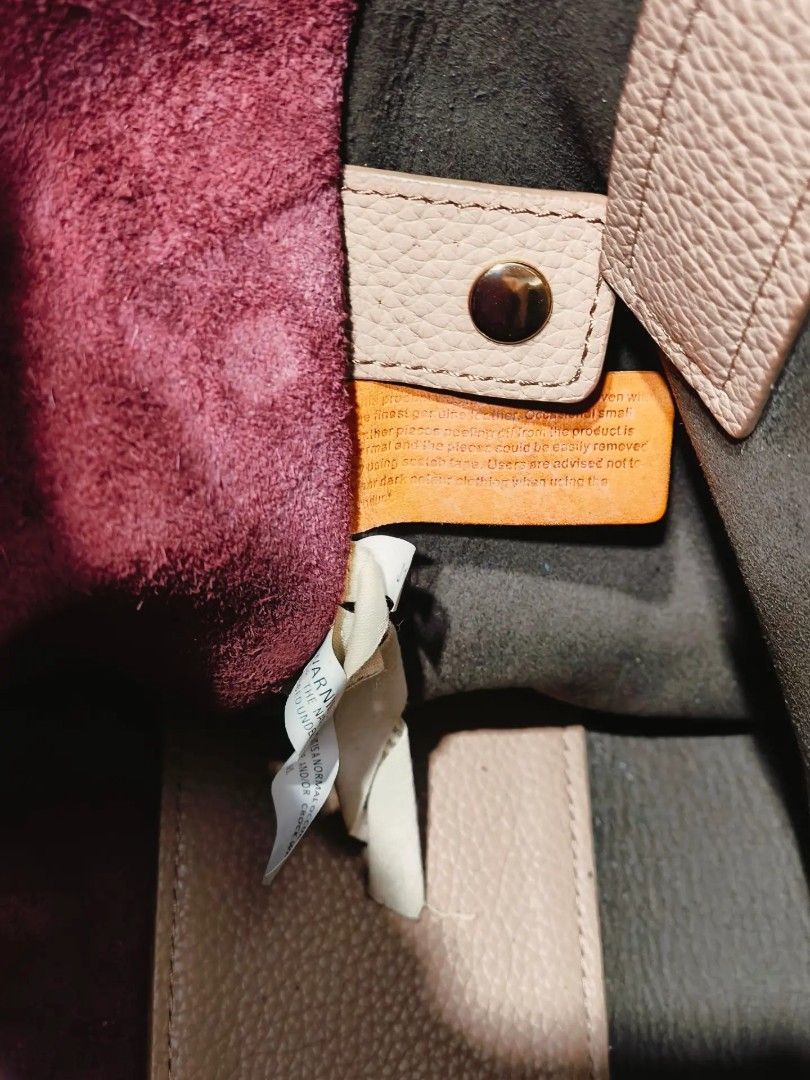Original RABEANCO (Category: Shoulder Bags) located in Cabuyao City. Submitted by secondhand.shop.ph (Listing ID 1468024030, Image 3). Description: Sale❗️Sale❗️Sale❗️ ₱ 2,880 Original RABEANCO Almost new Burgundy & nude color Medium-Large Pure genuine leather 📌First to pay!.
